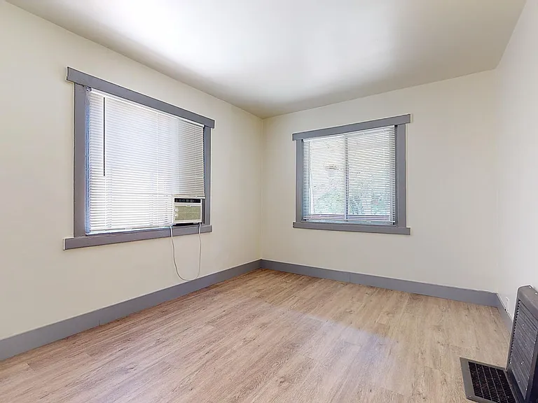 1127 Bell St — Photo 9