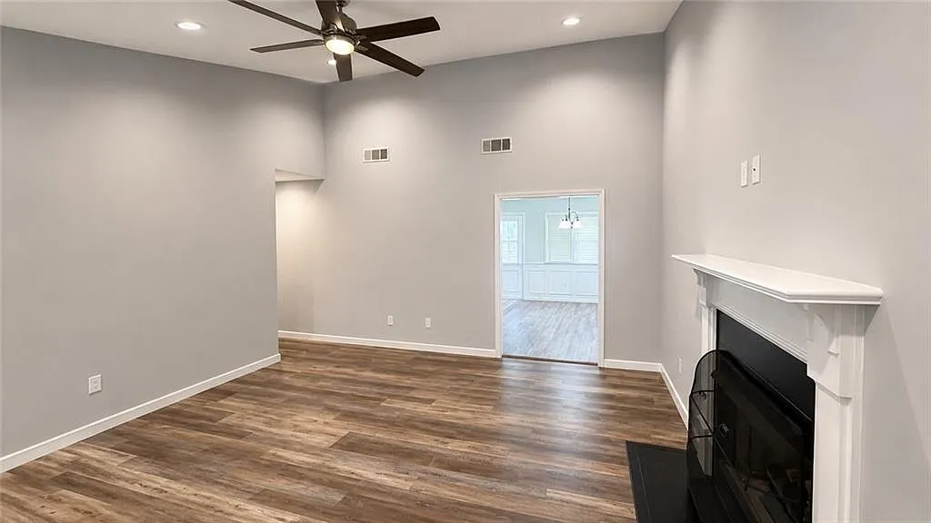 3 bed, 2.0 bath, 1408 sqft, $2,500 — Photo 3