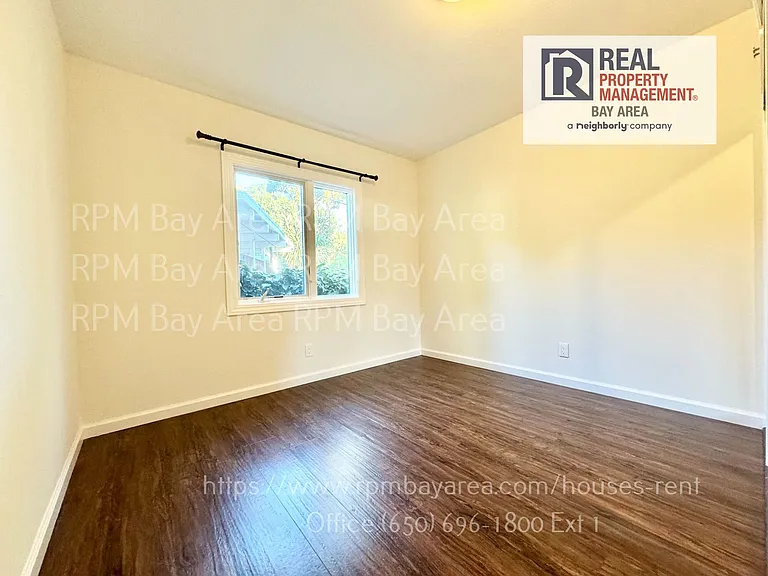 1087 Embarcadero Rd — Photo 6