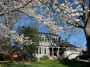 9825 Old Georgetown Rd, Bethesda, MD 20814