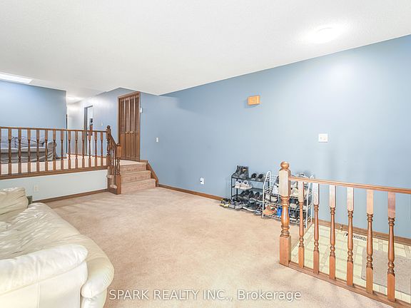 5th image of 28 Lampman Cres
