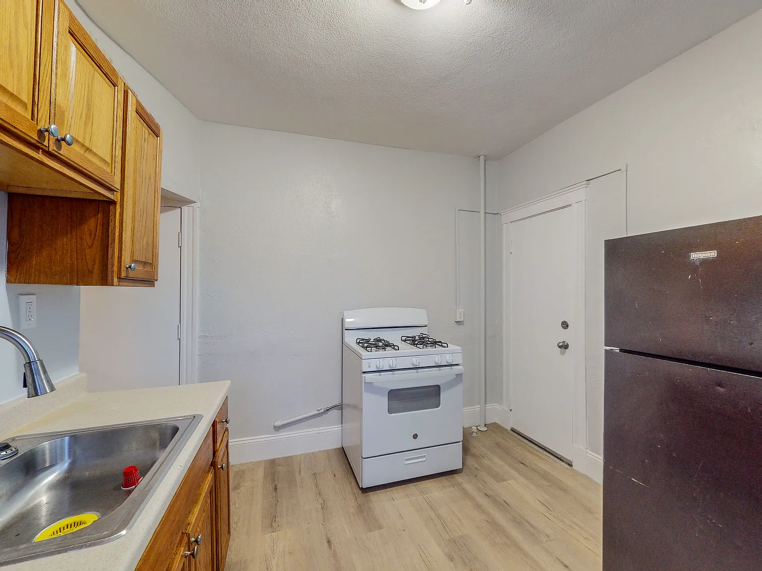 2 bed, 700 sqft, $2,500 — Photo 2