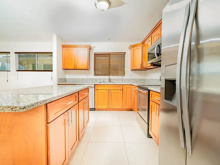 37 Cypress Ave #D — Photo 2