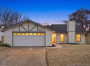 1604 N Hickory Ct, Broken Arrow, OK 74012