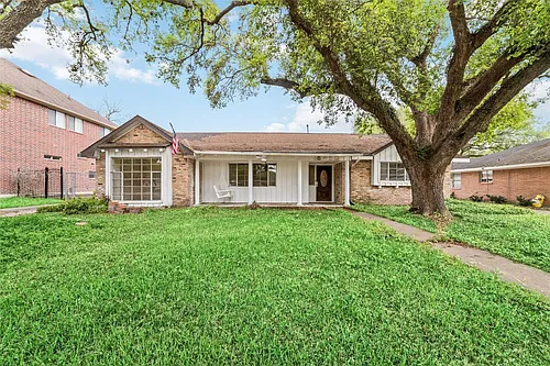 5450 Beechnut St Photo 1