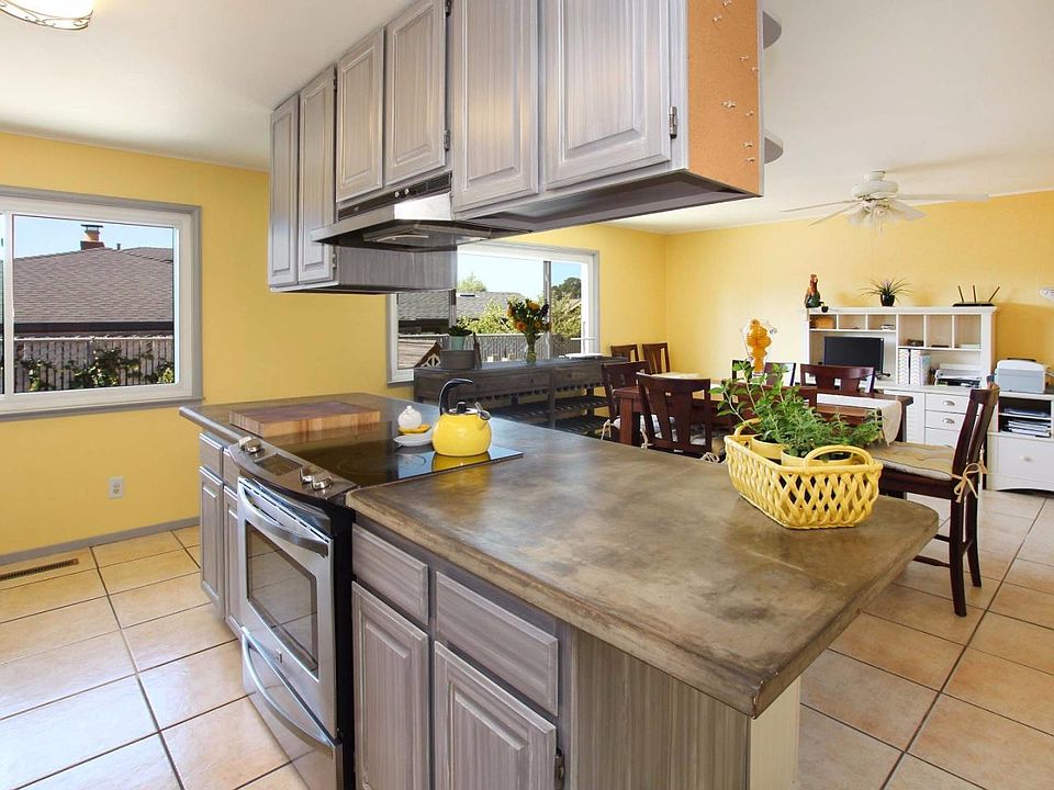 1st image of 736 Club House Dr