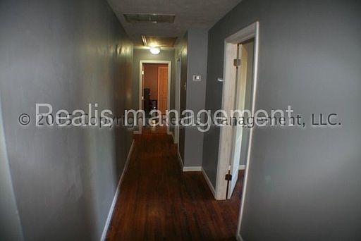 4th image of 2420 N Oxford Ave