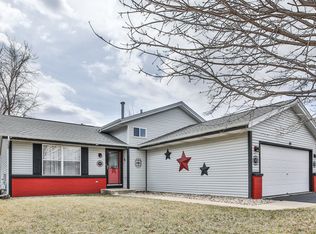 89 N Park Rd, Machesney Park, IL 61115