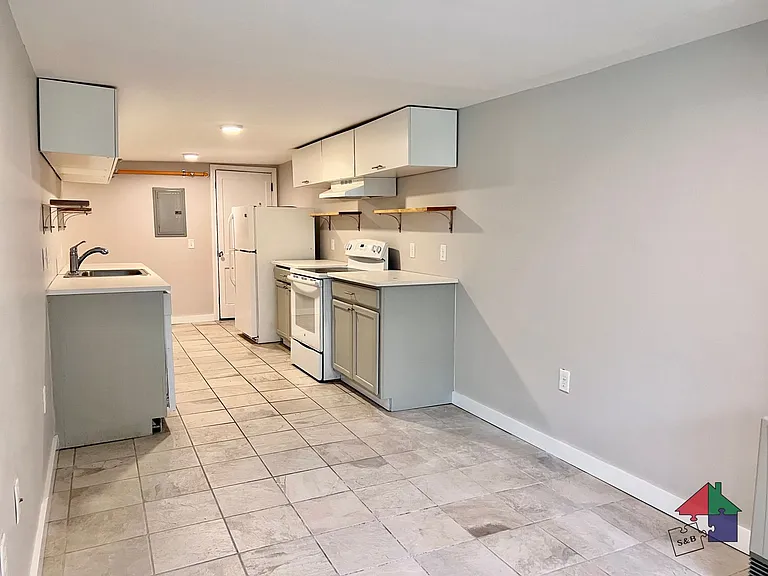 110 Northfield St — Photo 2