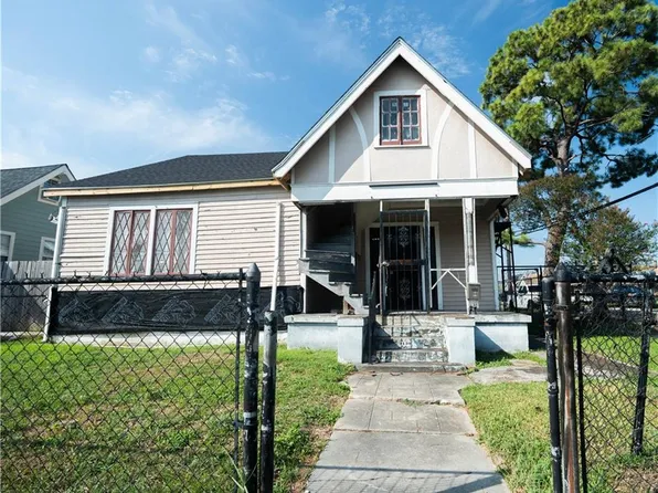9130 Apple St, New Orleans, LA 70118