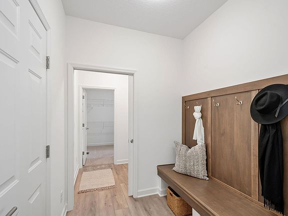 4th image of 17763 Ellsworth Dr