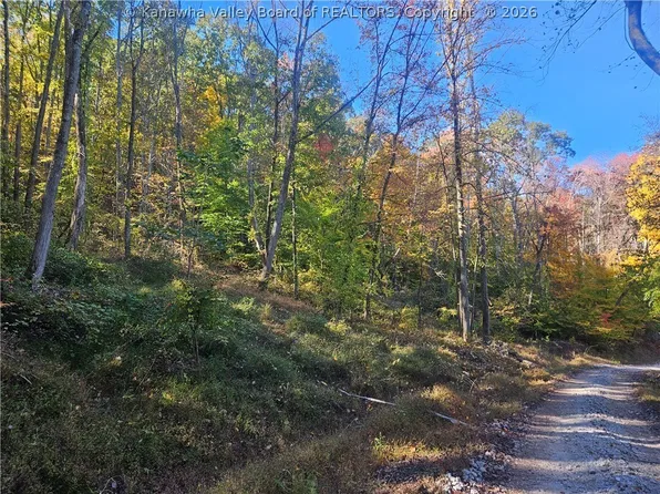 3 Timbers Edge, South Charleston, WV 25309