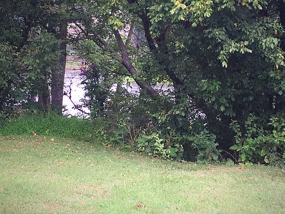 Riverfront and never flooded