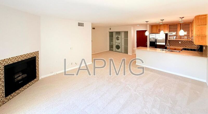 1st image of 4702 Fulton Ave APT 209