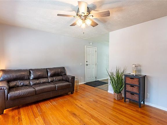 4th image of 1300 Fair Ln