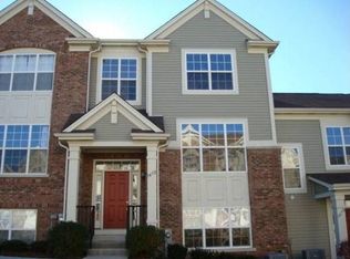 1472 Deer Pointe Dr, South Elgin, IL 60177