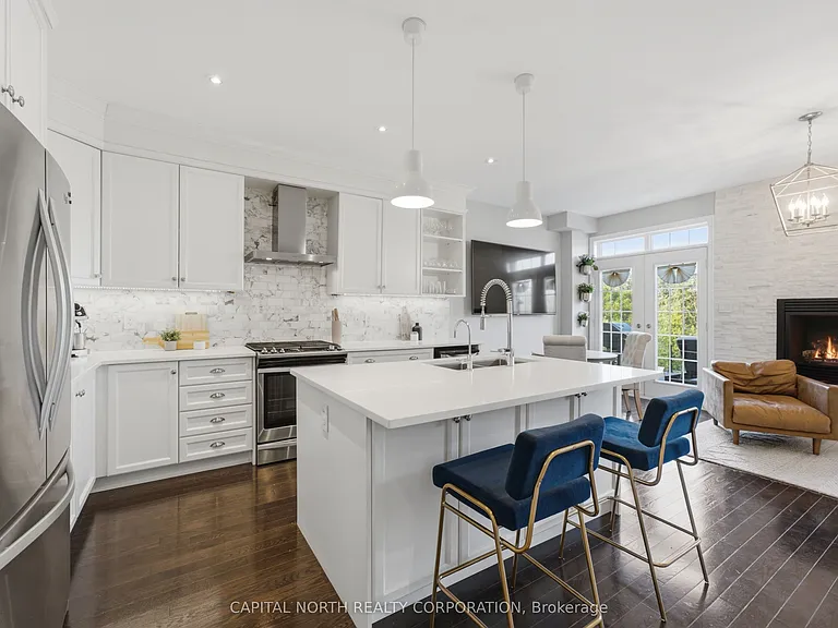 18 Alex Campbell Cres — Photo 9