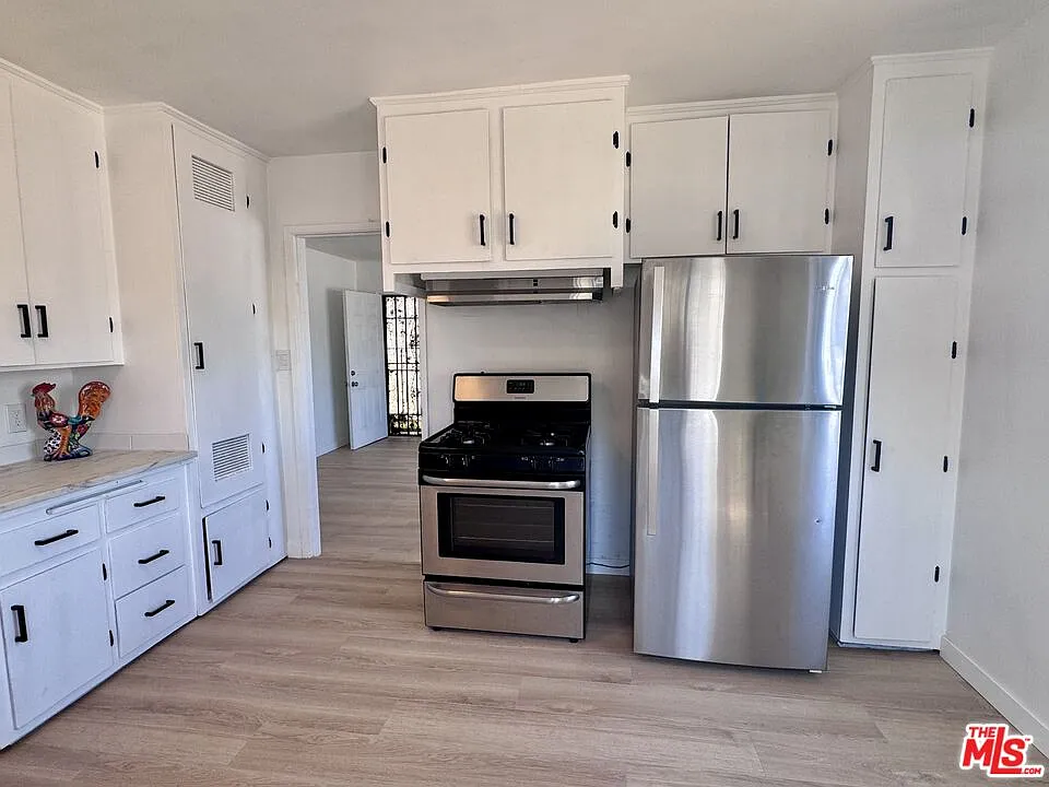2 bed, 1.0 bath, 760 sqft, $2,500 — Photo 3