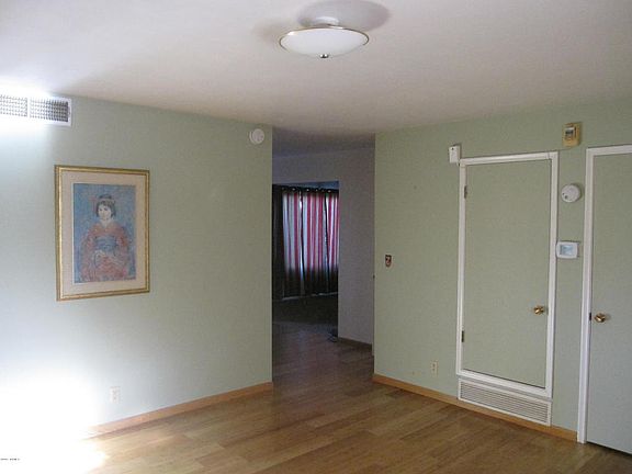 4th image of 1621 N Kelly Pl