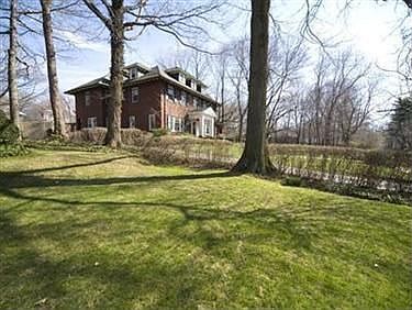 3rd image of 2253 Harcourt Dr