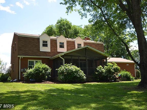 3rd image of 4564 Lawnvale Dr