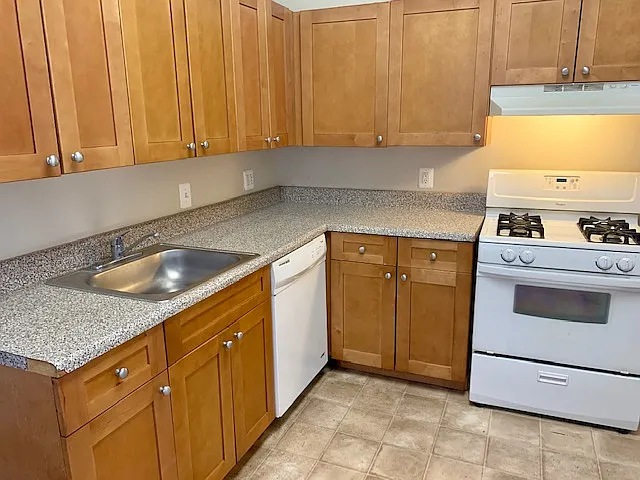 221 Buckingham Pl — Photo 5