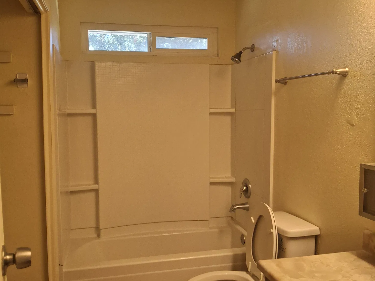 4 bed, 1983 sqft, $3,100 — Photo 2