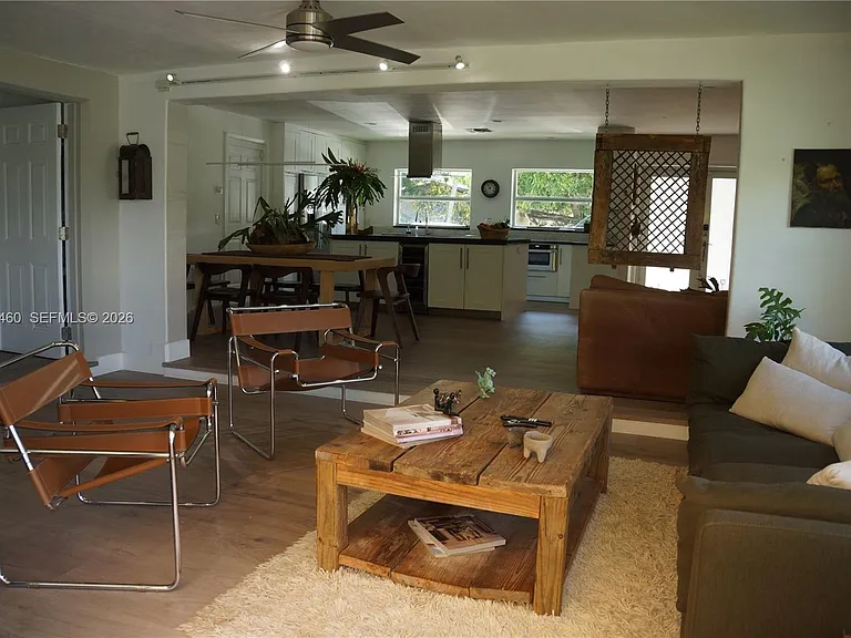 1251 SW 11th Ter — Photo 15