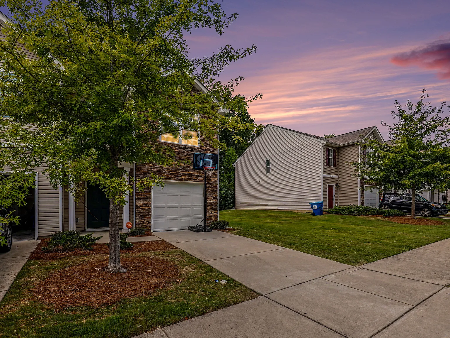 3 bed, 2.5 bath, 1429 sqft, $1,895 — Photo 4