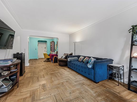 5th image of 2190 Boston Road #4G