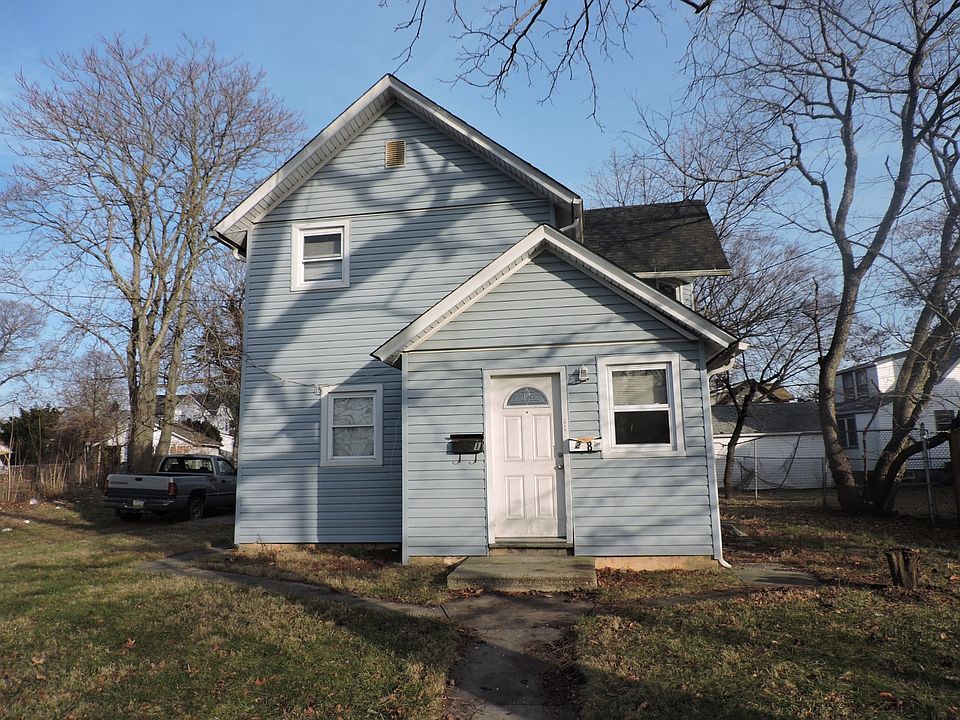 1st image of 82 Rose Ave