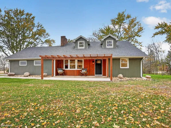 2754 Garden Ave, Janesville, IA 50647