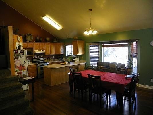 5th image of 1247 E College St