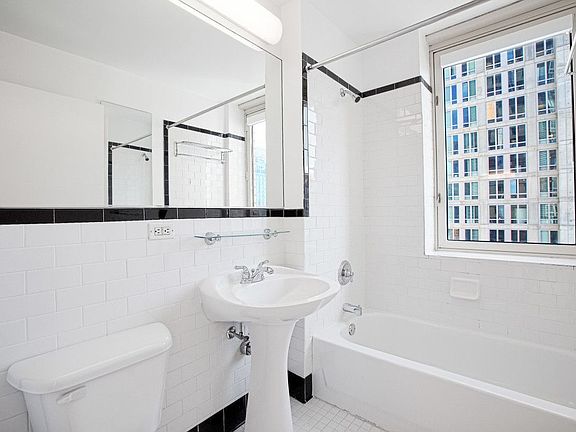 3rd image of 420 W 42nd St APT 16b