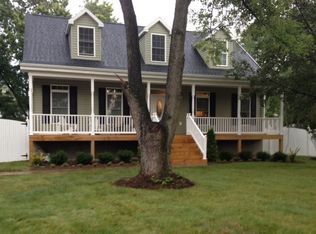 201 Magnolia Ct, Sterling, VA 20164