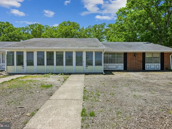 133 Farrington Ct, Lakewood, NJ 08701