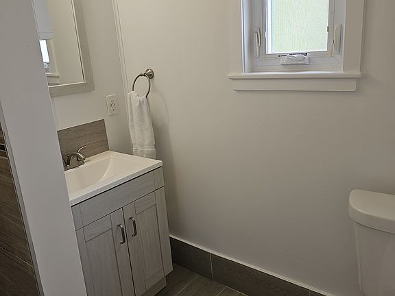2nd image of 710 Whitmarsh Ln APT 2