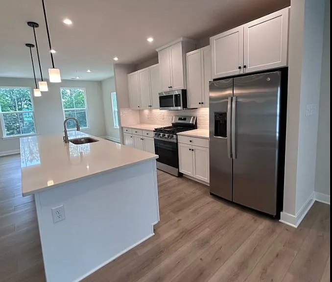 8020 Lake Laurel Ln #B — Photo 9