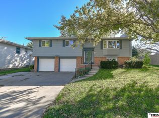 5620 NW 10th St, Lincoln, NE 68521