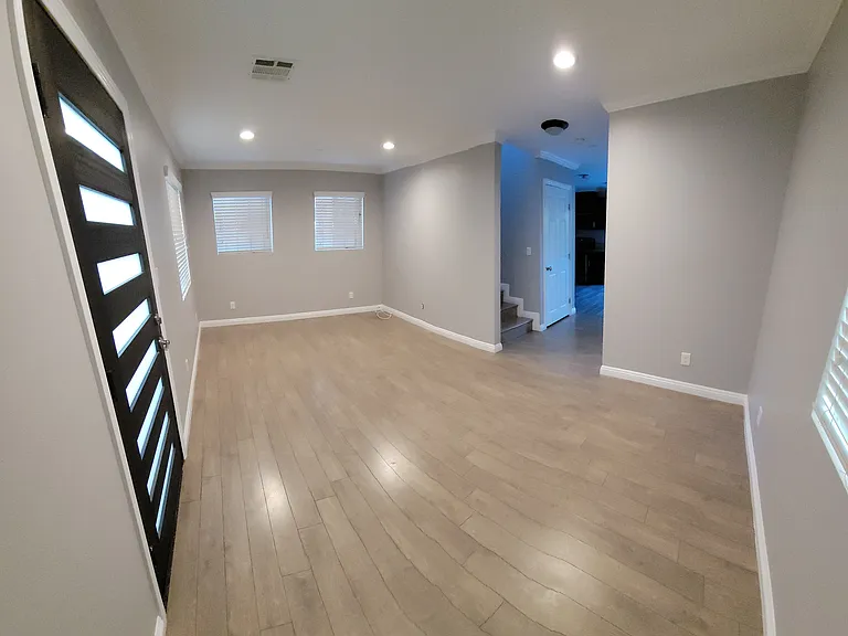 2611 E Oris St #1/2 — Photo 8