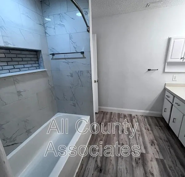 6431 Drexel Dr #8 — Photo 9