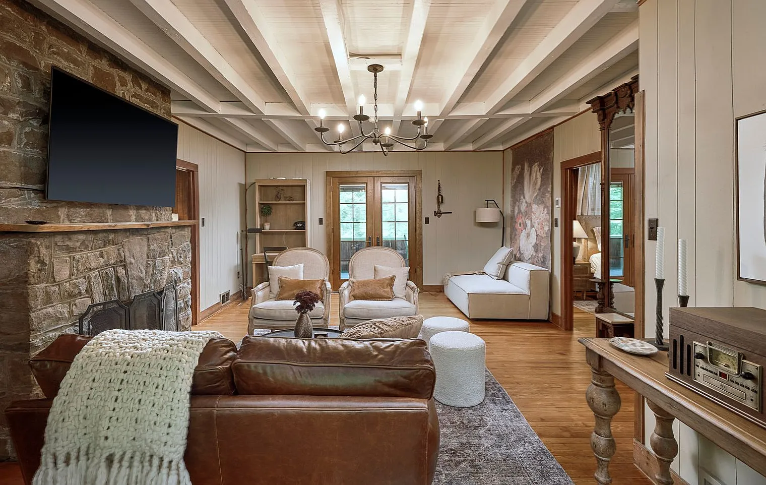 8 bed, 4.0 bath, 3498 sqft, $20,559 — Photo 3