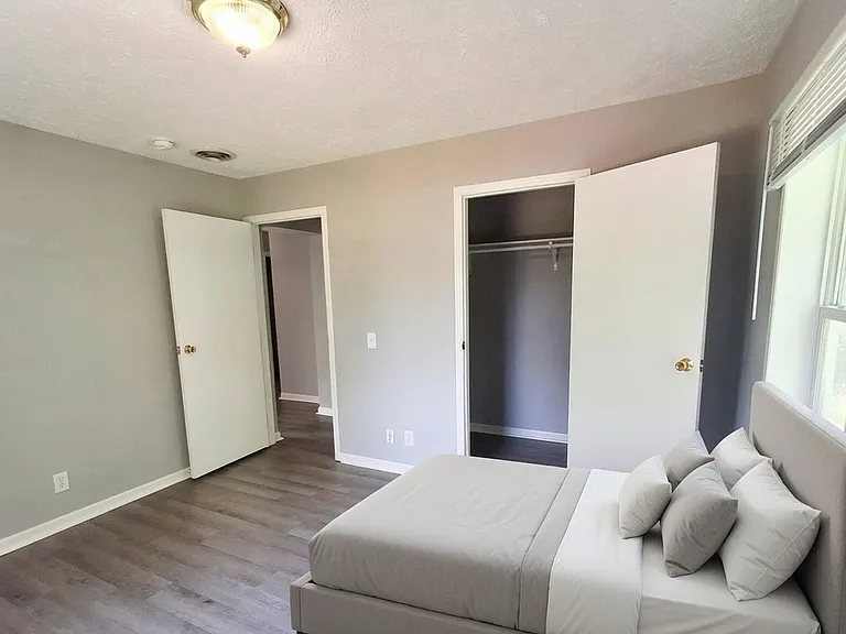 421 W Jefferson St — Photo 9