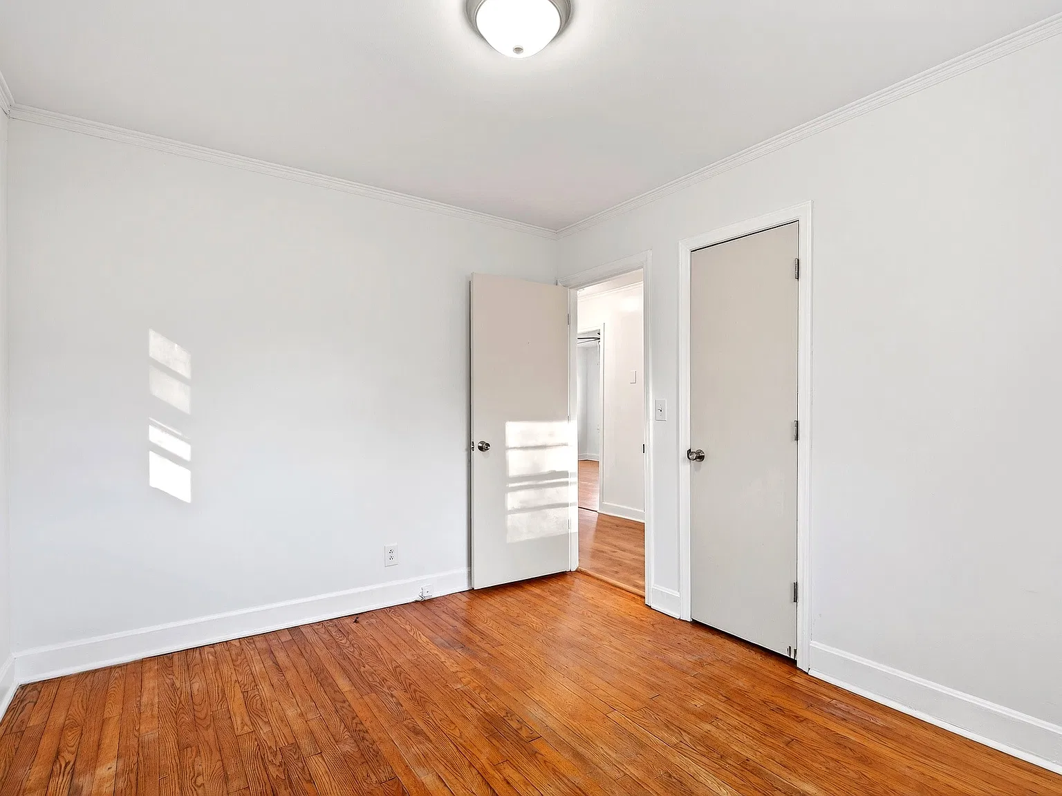 3 bed, 957 sqft, $1,300 — Photo 3