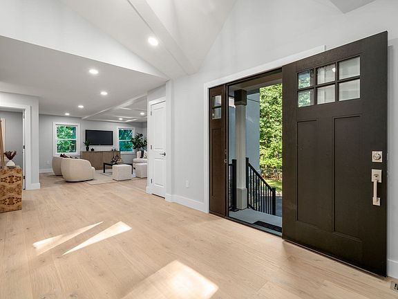 3rd image of 184 Bedford Rd