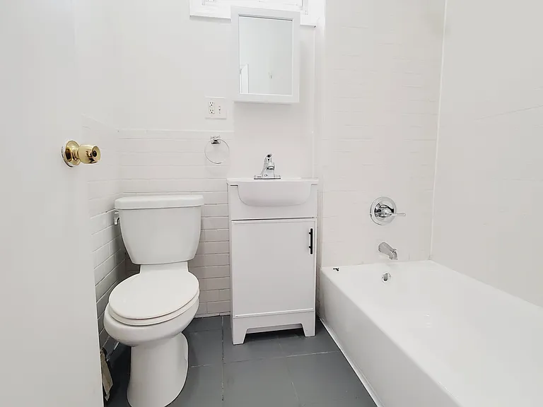 133 Boyd Ave #2L — Photo 7