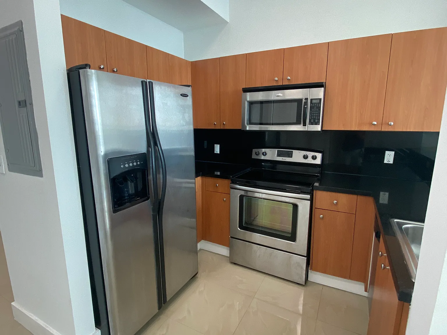 1 bed, 1.5 bath, 709 sqft, $2,500 — Photo 2