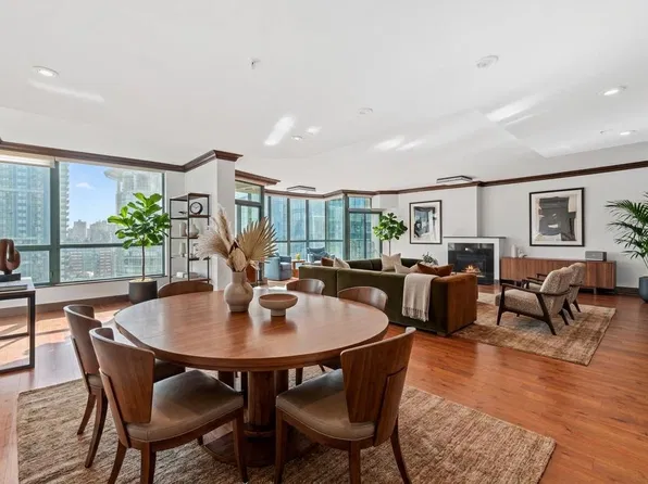 1239 Georgia St W #2001, Vancouver, BC V6E 4R8