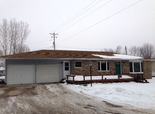 327 Terrace Dr, New Albin, IA 52160