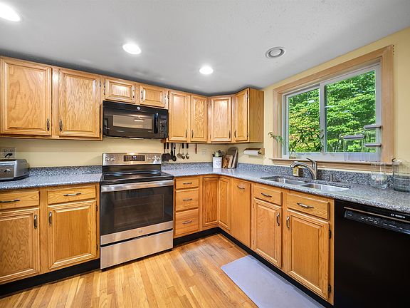 3rd image of 366 Beauty Hill Road